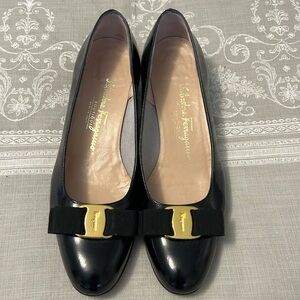Ferragamo Black Patent Bow Heels Size 9B